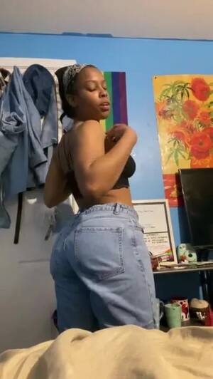 ebony undress porn - Free Undressing after a Lengthy Day at Work *full Vid in Bio* Porn Video -  Ebony 8