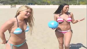 beach lesbian orgy - Crazy Lesbian Orgy Breaks Out On Beach Day - XVIDEOS.COM