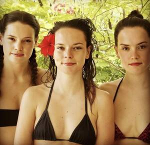 Daisy Ridley Porn - Daisy Ridley (from Star Wars) and her sisters : r/pics
