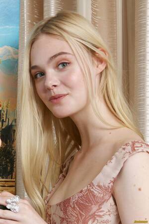 Elle Fanning Porn - Elle Fanning xx : r/PrettyGirls