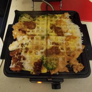 Chinese Porn Food - x-post from shitty food porn. leftover Chinese food in a waffle maker. :  r/inawafflemaker