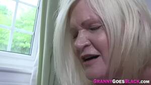 granny sucking black - Porn Video - Old granny sucks black dick