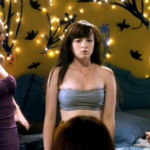 Ashley Rickards Porn - Ashley Rickards - Nude Celebrities