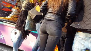 Ass Butt Jean Porn - Candid perfect bubble butt in black jeans - XVIDEOS.COM