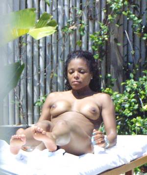 Janet Jackson Porn - Janet Jackson Nude: The Infamous Sunbathing Pictures