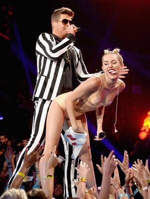 Mylie Cyrus Porn - Miley Cyrus Didn't Wear Bikini for 2 Years After VMAs Criticism