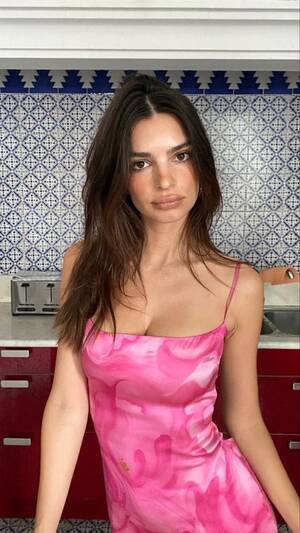 Emily Ratajkowski Gets Fucked Porn - Emily Ratajkowski. She is attractive, yes, but there's something I find so  annoying about her face and I can't pinpoint it. DAE feel the same? :  r/VindictaRateCelebs