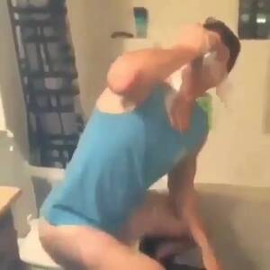 Hot Guy Gay Porn Pooping - Hot guy shitting - video 5 - ThisVid.com