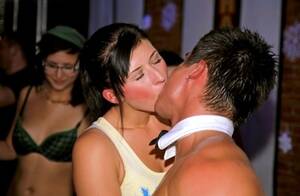 Drunk Kissing Porn - Kissing At Party Porn Pics & Naked Photos - PornPics.com