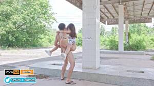 couple outdoor sexy - Sexo en pÃºblico arriesgado al aire libre japonÃ©s en 4K, una pareja de  adolescentes sexy tiene sexo en pÃºblico arriesgado en una gasolinera  abandonada | CosXplay.com