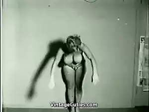 Funny Big Boob Vintage Porn - Fun Times with Big Boobs (1950s Vintage) | xHamster