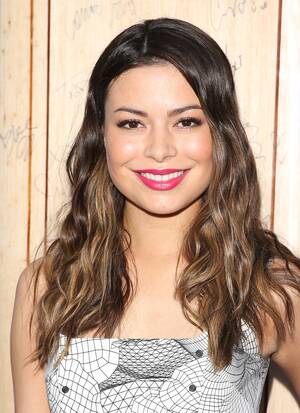 Miranda Cosgrove Shemale Sex - Miranda Cosgrove on Selfies, Makeup, and More