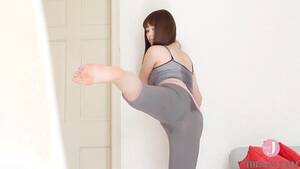 japanese yoga - Hot Japanese Girl Takes Off Her Yoga Pants After Workout | Xasiat