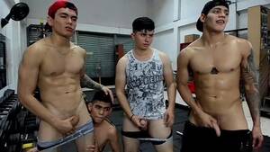 Hot Gay Guys - THREE HOT GAY LATINO GUYS IN GYM - ThisVid.com em inglÃªs