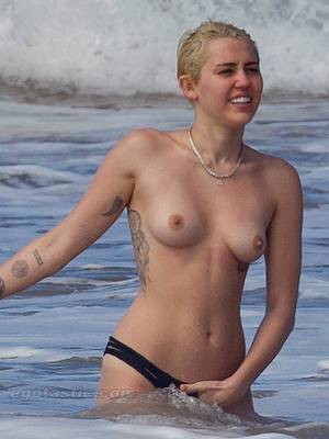 miley cyrus nude beach candid - Miley Cyrus Topless at Beach in Hawaii