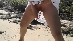 japanese beach masturbating - Asian slut JJ masturbate on the beach - XVIDEOS.COM