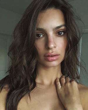 Emily Ratajkowski Gets Fucked Porn - Emily Ratajkowski. She is attractive, yes, but there's something I find so  annoying about her face and I can't pinpoint it. DAE feel the same? :  r/VindictaRateCelebs