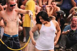 beach girls topless pageant - Wet T-shirt contest - Wikipedia