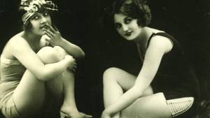 Flapper Porn - Shocking 1920's Vintage Erotica Pt2 - 100s of Roaring 20's Fashion and  Flappers - YouTube