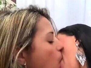 lesbians kissing making love - Brazilian Lesbian Kiss porn videos at Xecce.com