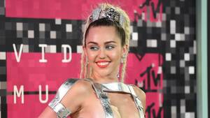 Celebrities Fucking Miley Cyrus - Miley Cyrus Reportedly Planning Naked Concert for Art (or Something) |  Vanity Fair