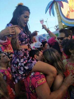 brazilian drunk sex orgy - Brazilian carnival is about forgetting that you have a girlfriend. : r/funny