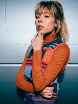 Celebrity Porn Jennette Mccurdy Lesbian - Jennette McCurdy on the Runaway Success of Her Fearless Memoir, 'I'm Glad  My Mom Died' | Vogue