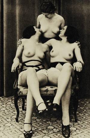 classy vintage erotica - Photo collection of French postcards of nude women and vintage erotica.  There was a great sapphic movement in Paris at this time as independent  women