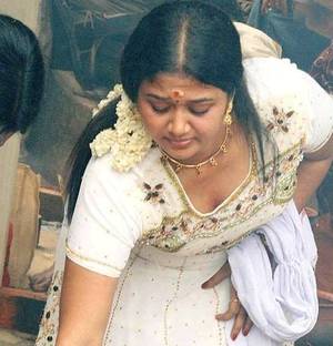 malayalam tv actress nude - malayalam serial actress saranya sasi navel n cleavage