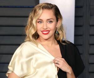 Celebrities Fucking Miley Cyrus - Miley Cyrus retracts 2008 apology over nude pictures of her at 15 | Metro  News