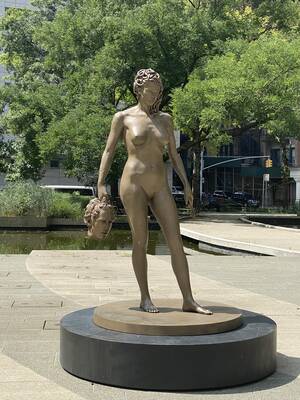 Medusa Statue Porn - So the statue of David gets pubic hair yet this statue of Medusa just has  to be waxed like some legal-teen pornstar? : r/badwomensanatomy