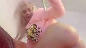 Chav Masturbation - British chav fucks her pussy hardcore mums brush . Eats her creamy squirt -  RedTube