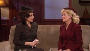 Amy Poehler Lesbian Porn - Tina Fey And Amy Poehler Go Sapphic In Hilarious SNL Sketch â€“ KitschMix