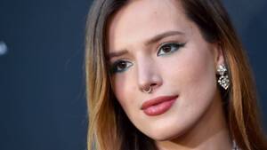 Disney Porn Bella Thorne - Entrevista con Bella Thorne: cÃ³mo la actriz tuvo que lidiar en pÃºblico con  su sexualidad - BBC News Mundo