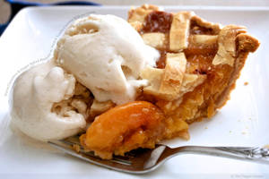 French Vanilla Porn - Warm Cinnamon and Ginger Spiced Peach Pie with French Vanilla Coconut Milk  Ice Cream