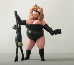 Miss Piggy Nude Porn - Miss Piggy spanking Kermit