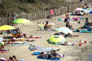 french beach sex videos - French women avoiding nude beaches fearing photographers