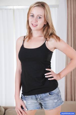 18 Year Old Porn Stars - Hot 18 year old porn star Maelyn Myers in short jean shorts.