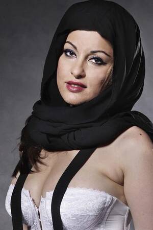 Iranian Female Porn Stars - Roxana Shirazi: the Iranian groupie