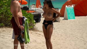 big tits beach party - Huge boob hotwife at the beach - XVIDEOS.COM