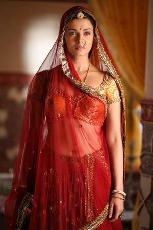 bollywood mini skirt gold - Bollywood's Golden Girl Aishwarya Rai as Jodhaa Bai in \