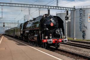 French Train Porn - OC] French Steam Engine 141.R.1244 pulling special train into  Ostermundingen (CH) station [3888*2592] : r/TrainPorn