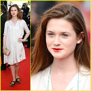 Emma Watson Bonnie Wright Lesbian Porn - Bonnie Wright Photos, News, Videos and Gallery | Just Jared Jr. | Page 9
