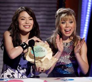 Jennette Mccurdy And Selena Gomez Porn - Miranda Cosgrove On Jennette McCurdy iCarly Claims