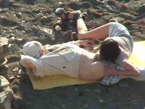 couple sex voyeur - Russian couple caught doing sex at the beach filmed voyeur