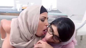 Khalifa Mia Mom Porn - Mia Khalifa invited to dinner and fuck by her boyfriend's mother - SuperPorn