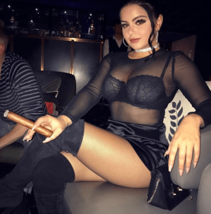 Ariel Winter Sexy - Serious question, who's hotter? - hot post - Imgur