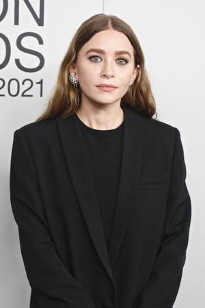 ashley olsen cumshot - Ashley Olsen Gives Birth to Baby No. 1 With Louis Eisner