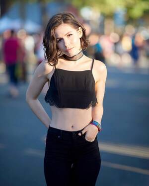 Erin Sanders Porn - Erin Sanders : r/CelebrityBelly