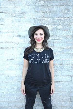 Mom In House - MOM LIFE, HOUSE WIFE, black TEE â€“ ezra + eli